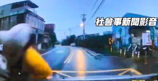 【有片】驚悚瞬間！6旬婦清晨過馬路 遭小客車撞飛