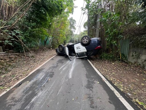 【有片】拒檢逃逸竟撞翻警車 4人遭逮搜出這些東西