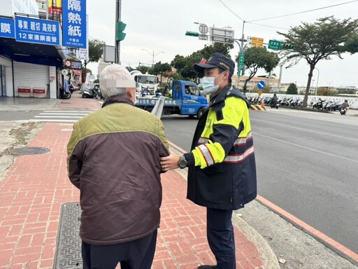 老翁倒人行道 民眾以為發生車禍急向壢警報案