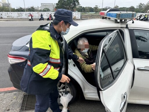 老翁倒人行道 民眾以為發生車禍急向壢警報案