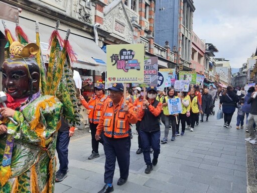 大溪警年節強化安全意識 神將支援宣導吸引民眾目光