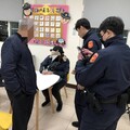 8旬翁返家迷途好無助 桃園警暖心推車解圍