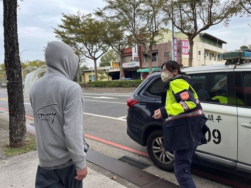 男子負氣離家步行5小時 平鎮警即時尋獲助返家