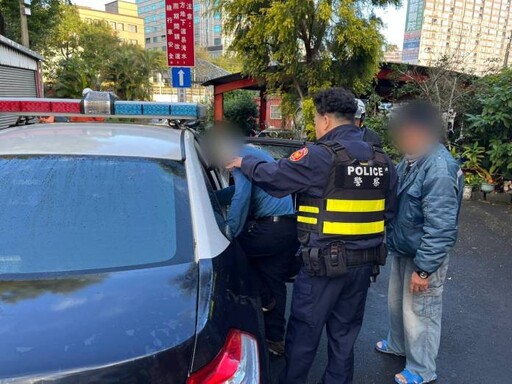 7旬翁不慎跌倒獨坐路旁 八德暖警助平安返家