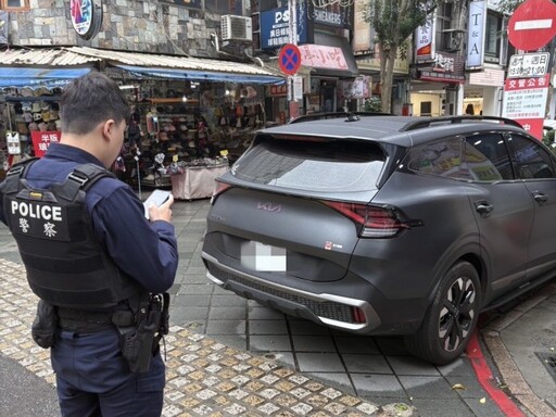 民眾搶排桃園寶可夢小提燈 壢警出動近300人維護燈會周邊交通安全