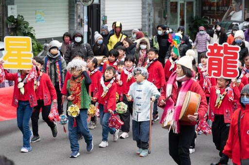 桃園龍潭「迎古董踩街嘉年華」熱鬧登場 傳承客家文化歡喜接財神