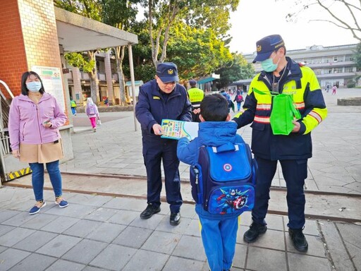 安心上學去！平警執行護童專案 維護校園周邊交通秩序