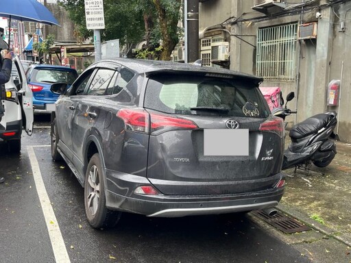 不甩150張罰單！桃園分署當街查封愛車 她秒繳錢求饒