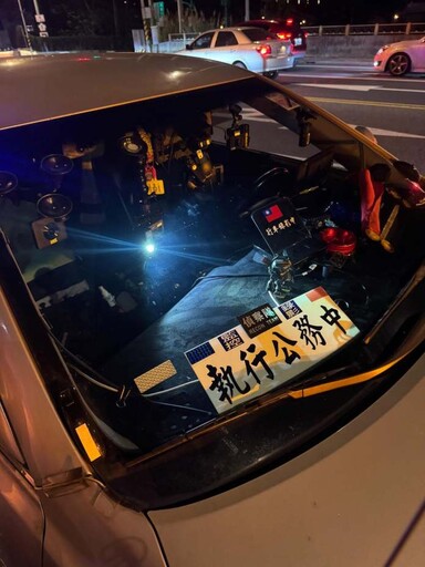 【有片】國道上從車窗伸指揮棒 男假冒警察攔車控他人超速