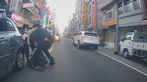 【有片】酒駕還吸毒！男子撞車逃逸超ㄎㄧㄤ遭警壓制逮捕