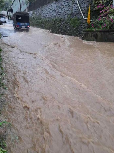 大雨狂炸桃園！八德、龜山多處淹水民眾苦不堪言