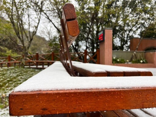 強烈大陸冷氣團來襲 桃園拉拉山降3月雪