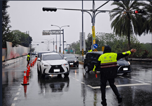 清明連假湧車潮 警署鼓勵改走替代道路、搭大眾運輸