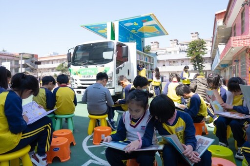 ISUZU台北合眾汽車推廣閱讀教育 打造彩繪書車「行動圖書館」 3月全新啟航