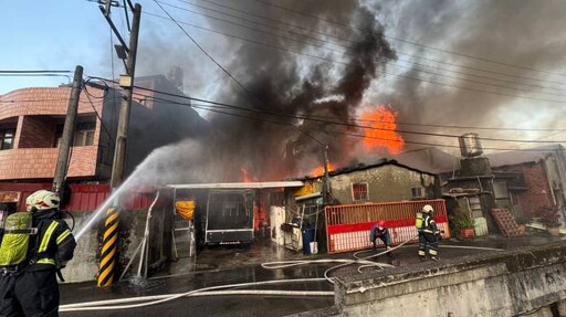 龍潭工廠火警濃煙竄天 消防全力搶救幸無人傷亡