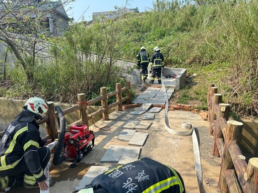 桃消富岡分隊攜手義消 辦理墓地火警演練