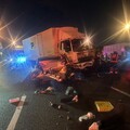 國1中壢段5車連環撞 自小客被撞凹3人送醫