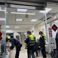 民眾誤信投資詐騙面交500萬！龜山警設伏成功逮2嫌