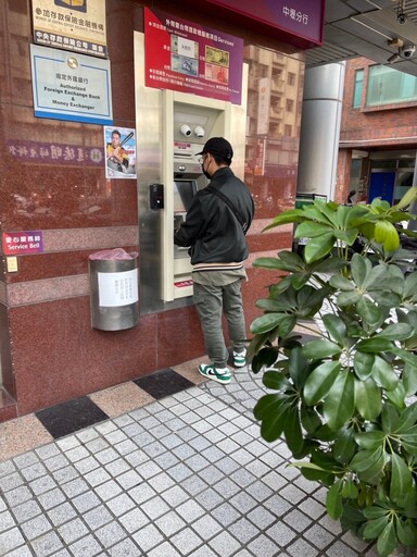 馬來西亞籍男子ATM前「這些舉動」太可疑 桃園民眾成功檢舉車手拿獎金