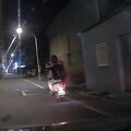 【有片】無故遭敲車窗！車主靠「這物」錄下關鍵證據