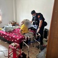 婦摔下床動彈不得！龜山警民聯手化解驚魂