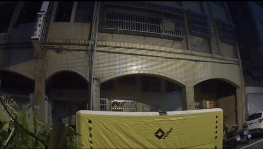 「醉」失控!桃園男酒後攀五樓鐵窗狂吼 警消急破門