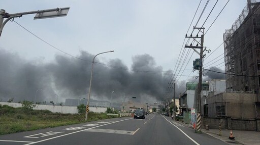 蘆竹工廠惡火濃煙竄天 百公噸油品陷火海警消持續灌救