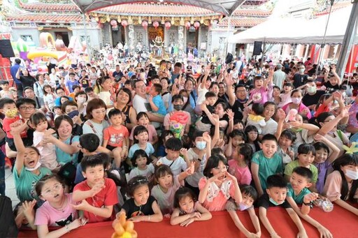 桃園大廟支持「舊城再生計畫」舉辦我愛媽咪親子嘉年華擠爆廟埕