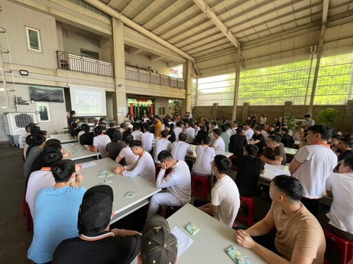 龍潭警結合觀光工廠加強宣導 提升移工識詐反毒與法治觀念