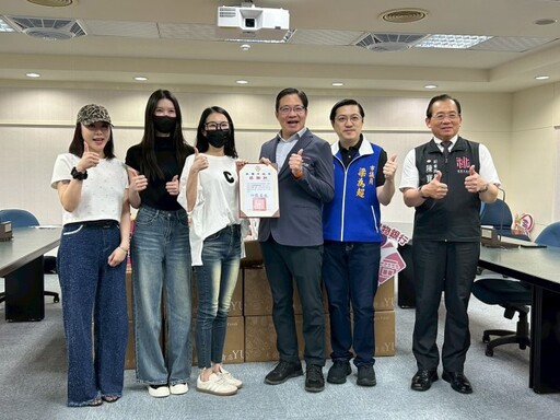 梁為超攜手業者關懷桃園弱勢 捐贈市值41萬元水果予關懷據點