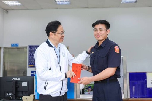 民眾失竊皮包藏回憶 警奔波找回落實熱忱服務 市長頒獎表揚