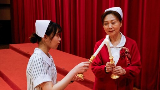 長庚科大加冠典禮點亮蠟燭 300護理生傳承救人使命