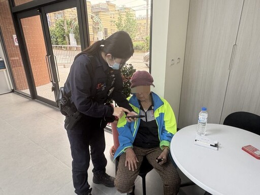 8旬老婦迷途街頭徘徊臉露驚恐 壢警耐心安撫助返家