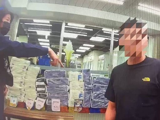 【有片】男子酒醉誤開警車門遭管束 自稱認錯車質疑執法過當