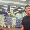 【有片】男子酒醉誤開警車門遭管束 自稱認錯車質疑執法過當