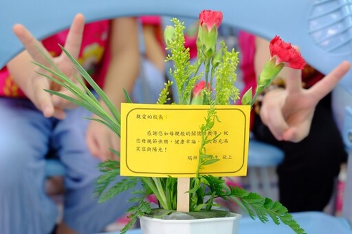 大溪瑞祥國小DIY母親節禮物 學童體驗插花樂趣