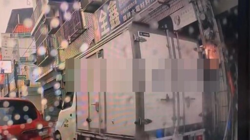 【有片】貨車硬擠「A到電錶」火花乍現 下秒竟直接開走