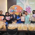 世紀綠能工商烘焙檢定做公益 攜龜山公所贈麵包助弱勢