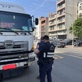 砂石車違規頻傳 桃警聯合稽查防範事故與非法傾倒