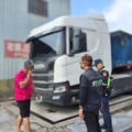 35噸砂石車非法載廢棄物未帶證明 桃市環保局扣車查辦