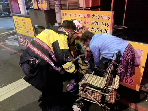 7旬老翁推車買早餐不慎跌倒 幸獲警救助平安返家