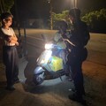 老翁買完東西忘了路 楊梅警暖心護送30分鐘助返家