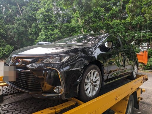 【有片】遭營半聯結車碰撞 國2小客車當場360度旋轉