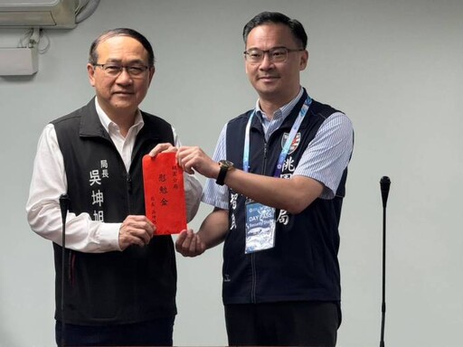 桃警頂高溫維護世壯運治安 吳坤旭贈慰勉金肯定同仁辛勞