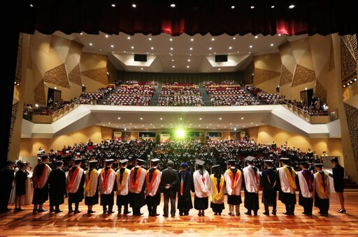中央大學3500位畢業生啟航 張善政、彭啓明傳遞人生智慧勉勵學子
