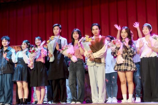 開南大學應華系外籍生自編自演畢業戲劇 精彩演出感動觀眾