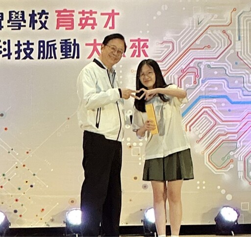 張善政頒發國高中職市長獎 勉勵學生未來大放異彩