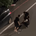 疑流浪漢遭醉漢當街毆打 壢警出手了
