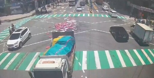 【有片】沒固定好!蘆竹小貨車啤酒箱灑滿地 警方開罰了