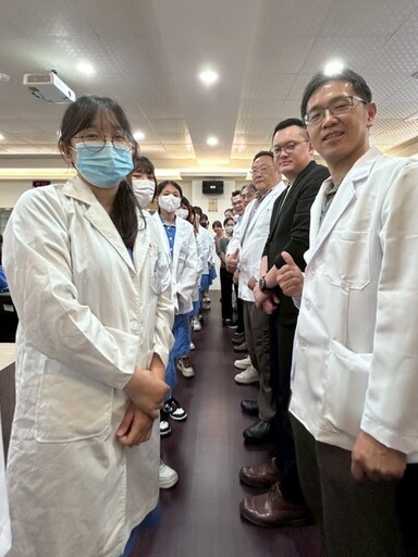 新生醫專醫保科實習宣誓授證典禮登場 學生披白袍展開夢想新篇章